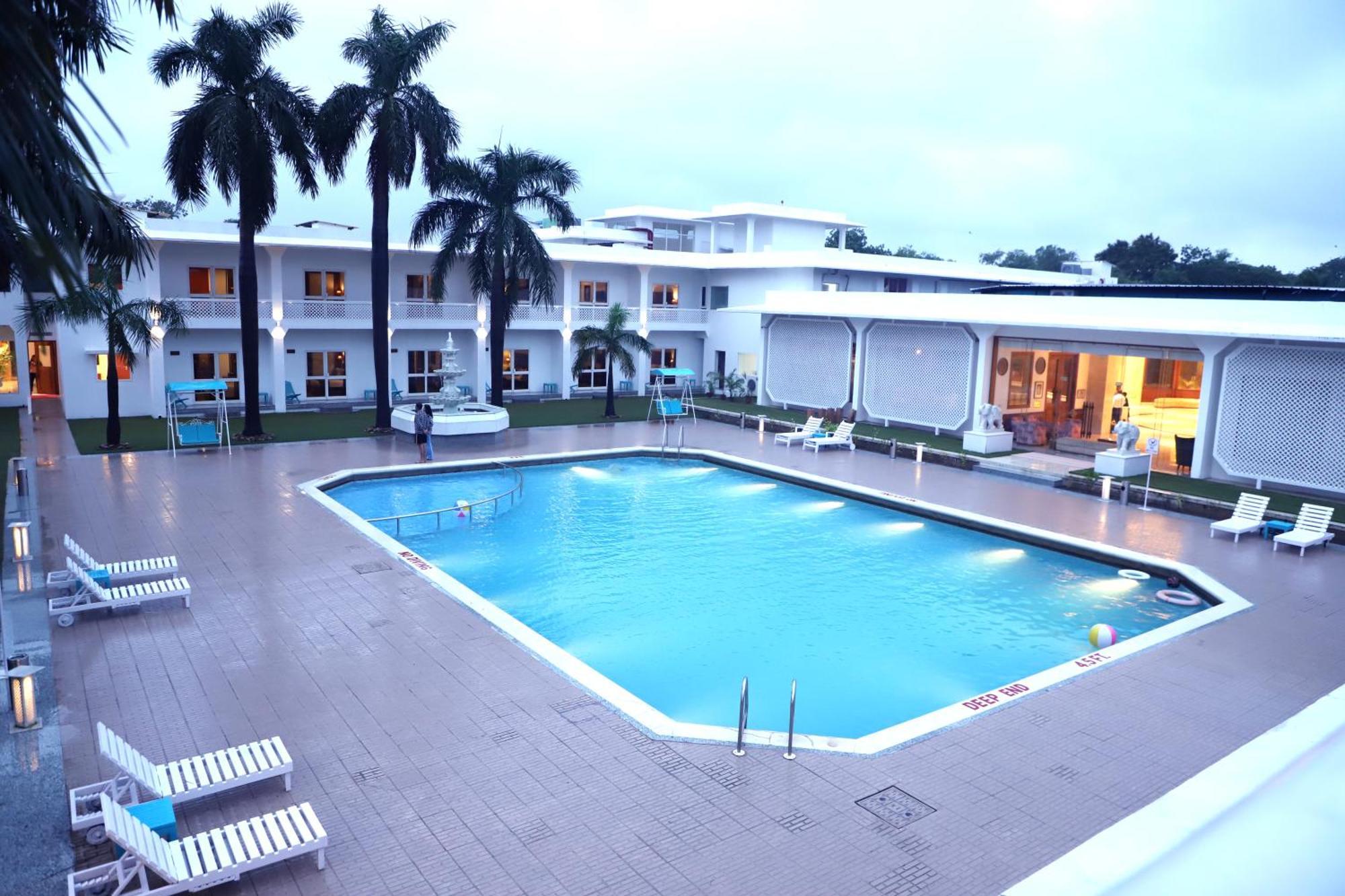 Hotel Chandela Khajurāho Exterior photo